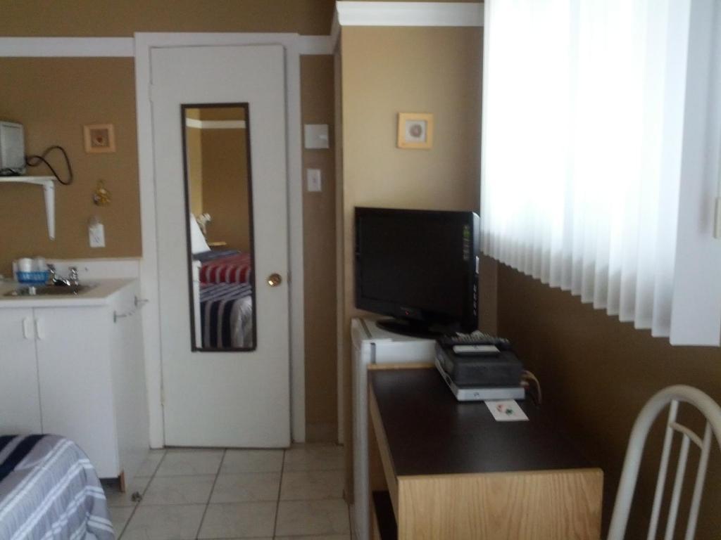 Motel Montgolfiere Jp Saint-Jean-sur-Richelieu Habitación foto